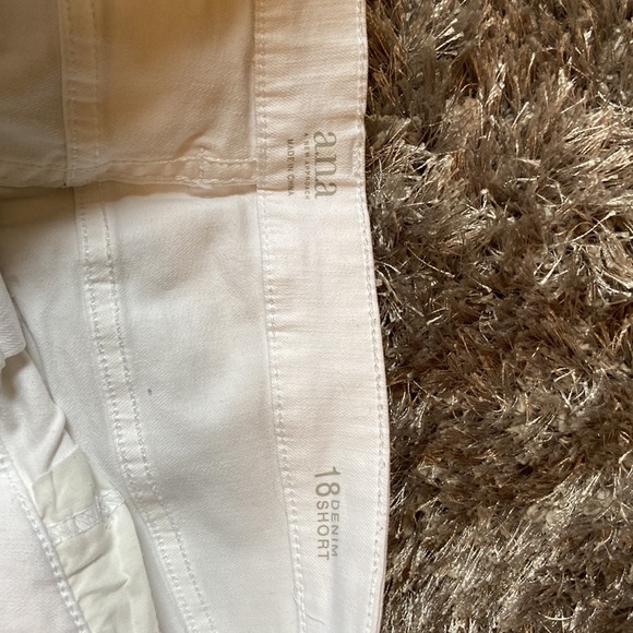 Shorts - Picture 3 of 3